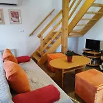 Kolodeje - Oranzovy Dum Kolodeje nad Luznici