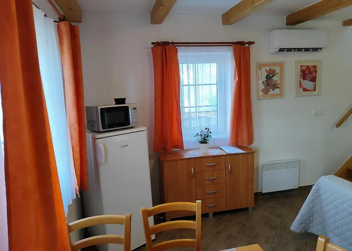 Koloděje - Oranžový Dům * Kolodeje nad Luznici