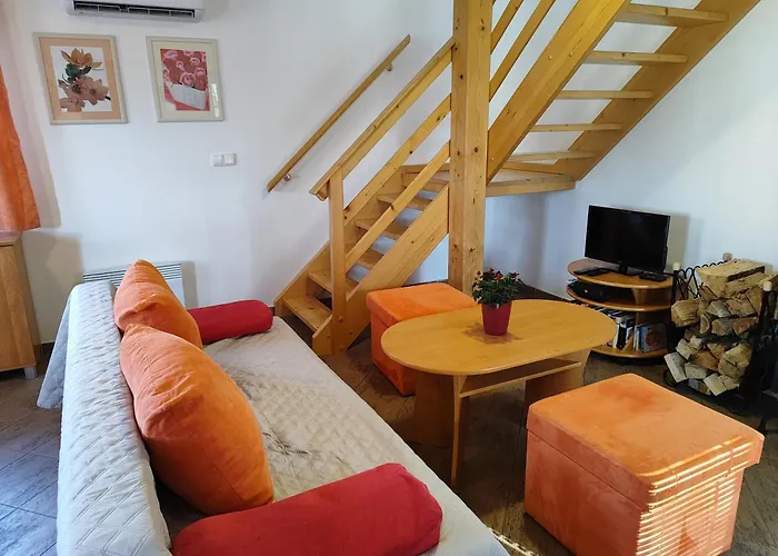 Koloděje - Oranžový Dům Kolodeje nad Luznici